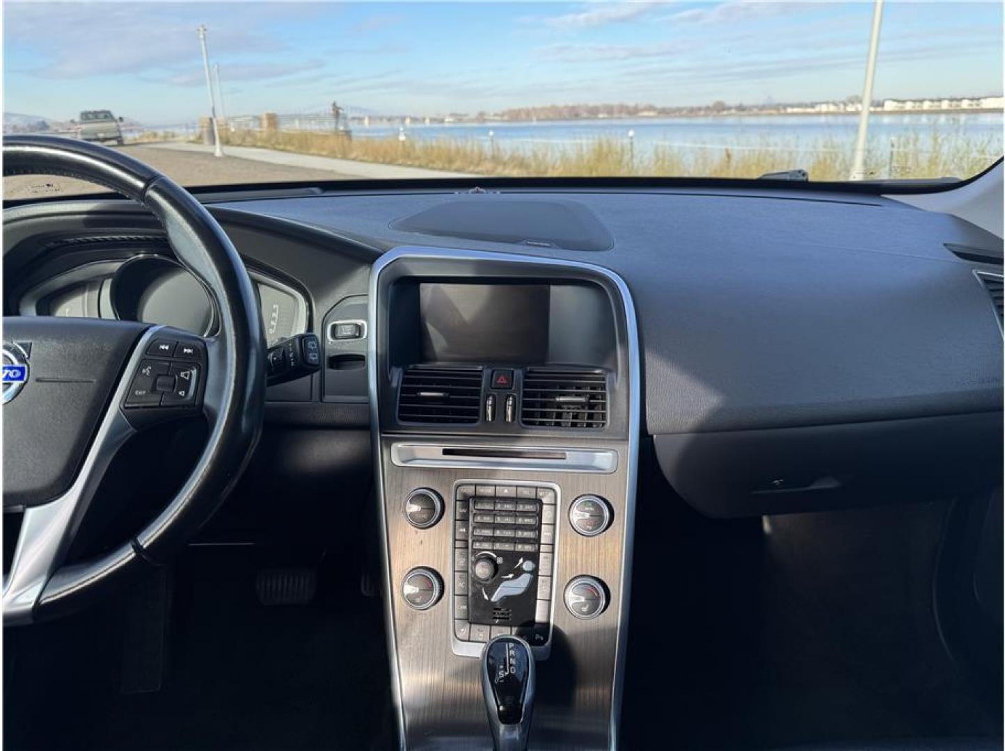 2015 Gray /No Color Volvo XC60 (YV4612RM2F2) with an 5-Cyl, Turbo, 2.5 Liter engine, Auto, 6-Spd Geartronic transmission, located at 607 W Columbia Drive, Kennewick, WA, 99336, (509) 987-1069, 46.216743, -119.126404 - Photo#5