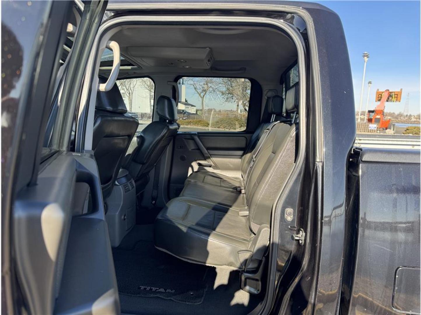 2007 Black /No Color Nissan Titan Crew Cab (1N6AA07B07N) with an V8, 5.6 Liter engine, Automatic transmission, located at 607 W Columbia Drive, Kennewick, WA, 99336, (509) 987-1069, 46.216743, -119.126404 - Photo#2