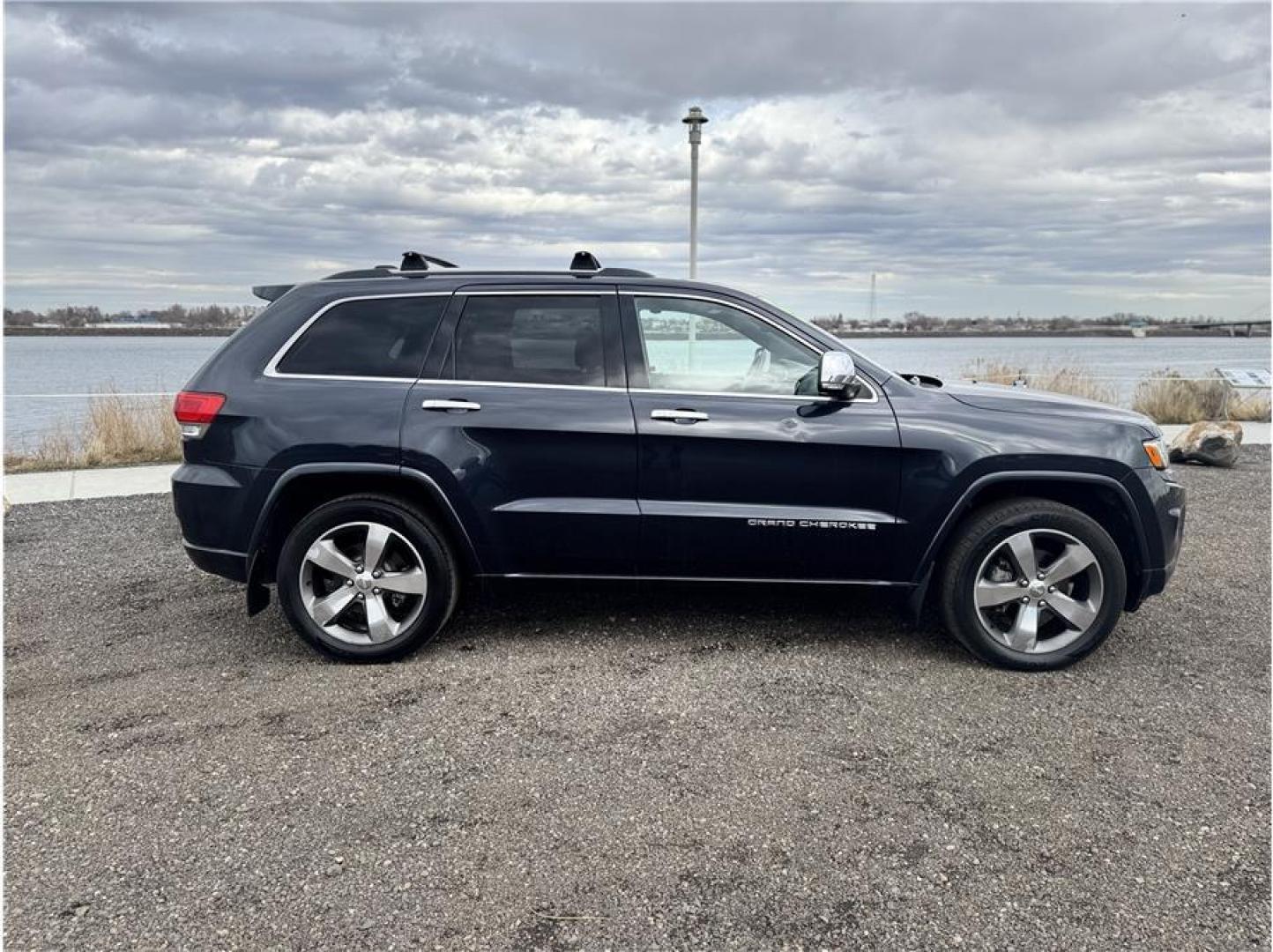 2015 Gray /No Color Jeep Grand Cherokee (1C4RJFCG3FC) with an V6, Flex Fuel, 3.6 Liter engine, Automatic, 8-Spd transmission, located at 607 W Columbia Drive, Kennewick, WA, 99336, (509) 987-1069, 46.216743, -119.126404 - Photo#11