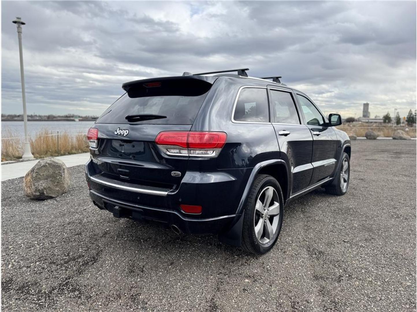 2015 Gray /No Color Jeep Grand Cherokee (1C4RJFCG3FC) with an V6, Flex Fuel, 3.6 Liter engine, Automatic, 8-Spd transmission, located at 607 W Columbia Drive, Kennewick, WA, 99336, (509) 987-1069, 46.216743, -119.126404 - Photo#12