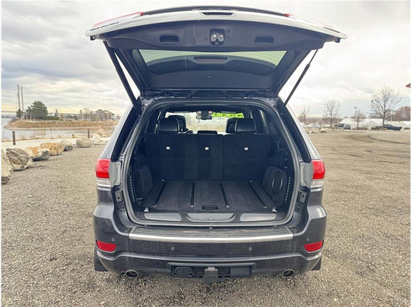 2015 Gray /No Color Jeep Grand Cherokee (1C4RJFCG3FC) with an V6, Flex Fuel, 3.6 Liter engine, Automatic, 8-Spd transmission, located at 607 W Columbia Drive, Kennewick, WA, 99336, (509) 987-1069, 46.216743, -119.126404 - Photo#13