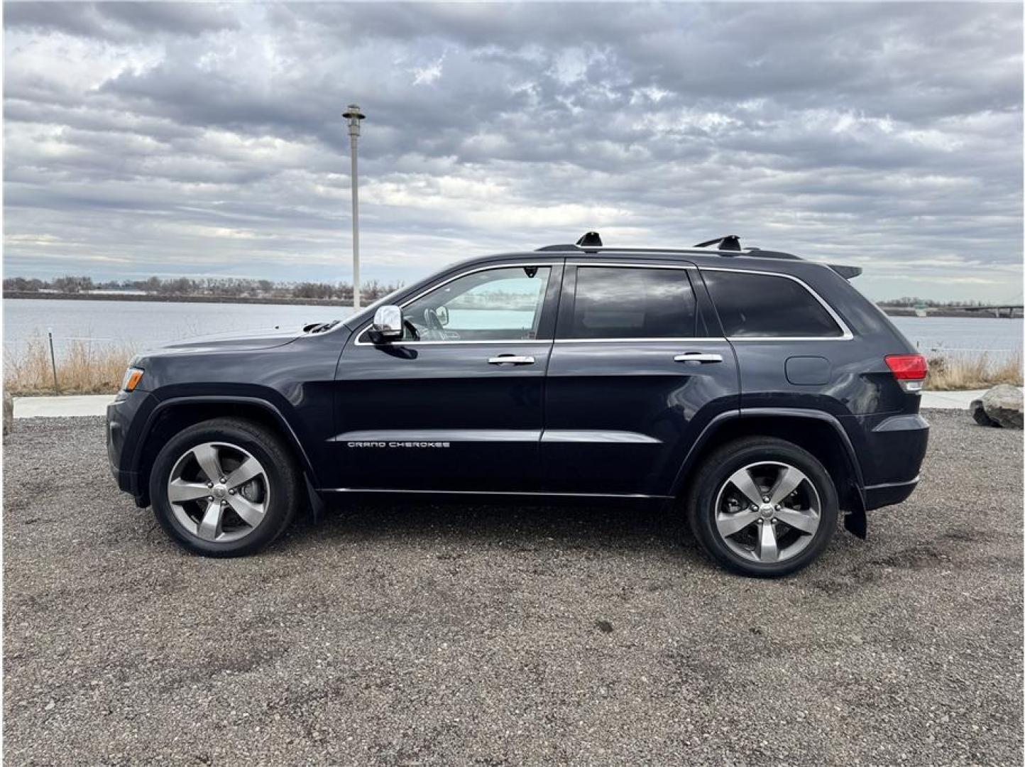 2015 Gray /No Color Jeep Grand Cherokee (1C4RJFCG3FC) with an V6, Flex Fuel, 3.6 Liter engine, Automatic, 8-Spd transmission, located at 607 W Columbia Drive, Kennewick, WA, 99336, (509) 987-1069, 46.216743, -119.126404 - Photo#1