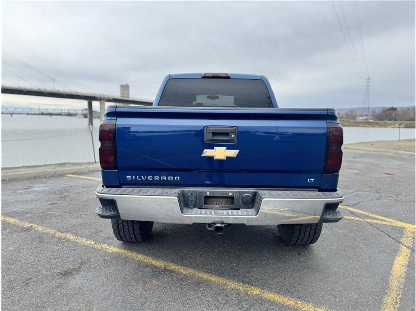 2015 Blue /No Color Chevrolet Silverado 1500 Crew Cab (3GCUKREC8FG) with an V8, EcoTec3, 5.3 Liter engine, Auto, 6-Spd HD Overdrive transmission, located at 607 W Columbia Drive, Kennewick, WA, 99336, (509) 987-1069, 46.216743, -119.126404 - Photo#12