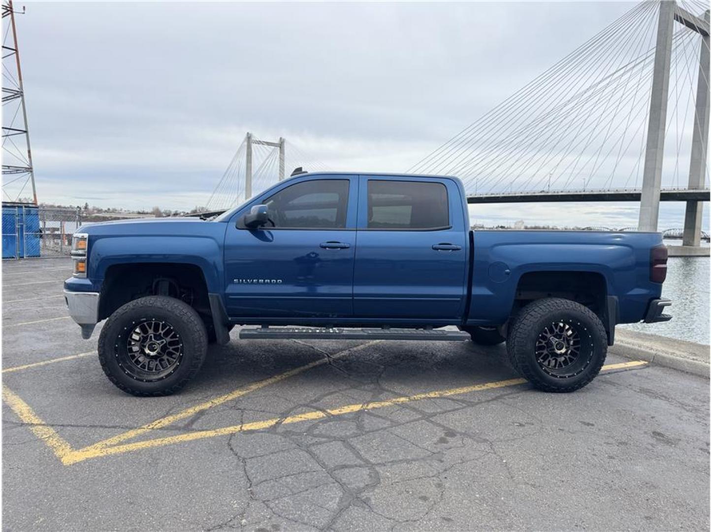 2015 Blue /No Color Chevrolet Silverado 1500 Crew Cab (3GCUKREC8FG) with an V8, EcoTec3, 5.3 Liter engine, Auto, 6-Spd HD Overdrive transmission, located at 607 W Columbia Drive, Kennewick, WA, 99336, (509) 987-1069, 46.216743, -119.126404 - Photo#1