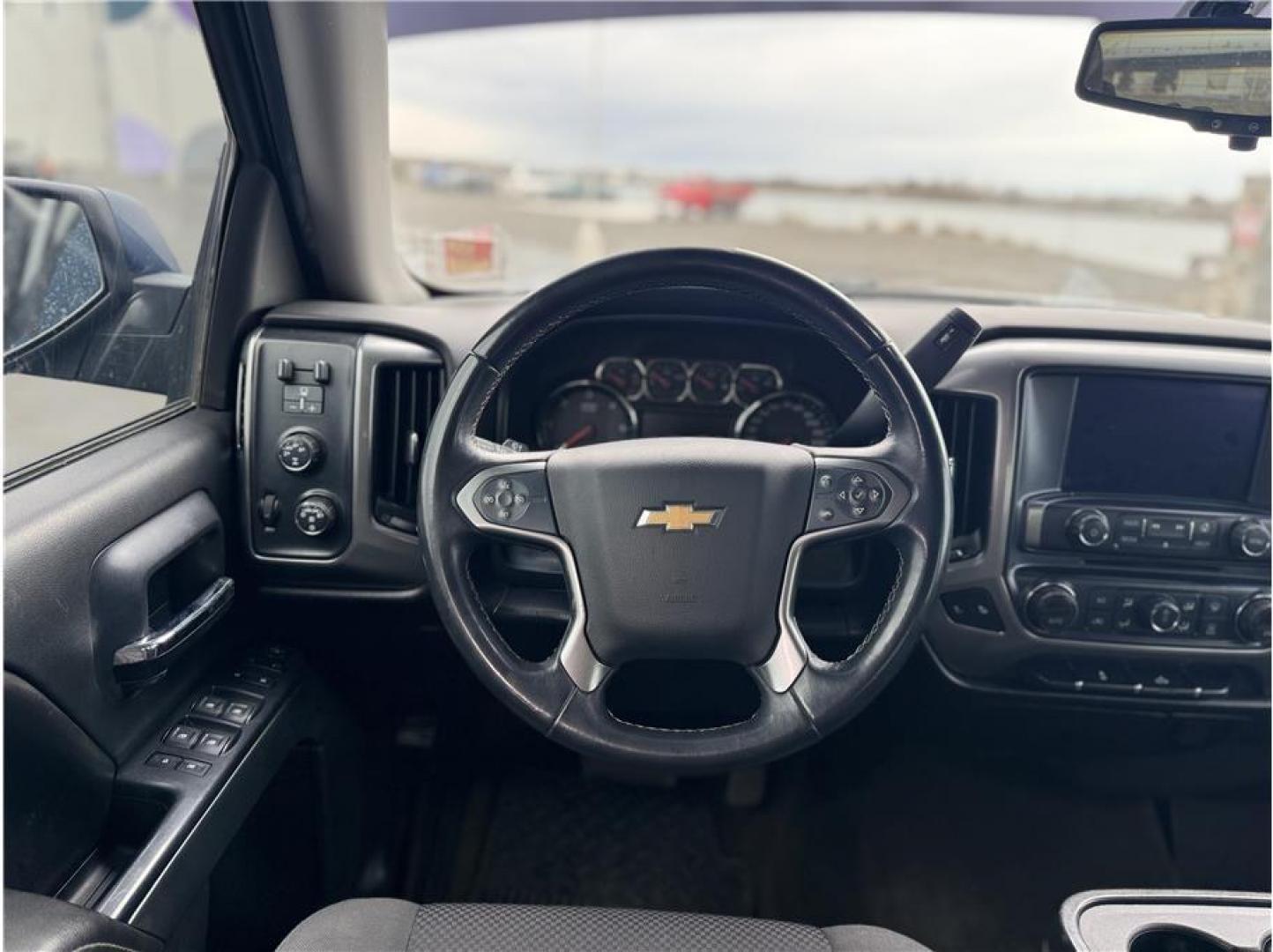 2015 Blue /No Color Chevrolet Silverado 1500 Crew Cab (3GCUKREC8FG) with an V8, EcoTec3, 5.3 Liter engine, Auto, 6-Spd HD Overdrive transmission, located at 607 W Columbia Drive, Kennewick, WA, 99336, (509) 987-1069, 46.216743, -119.126404 - Photo#4