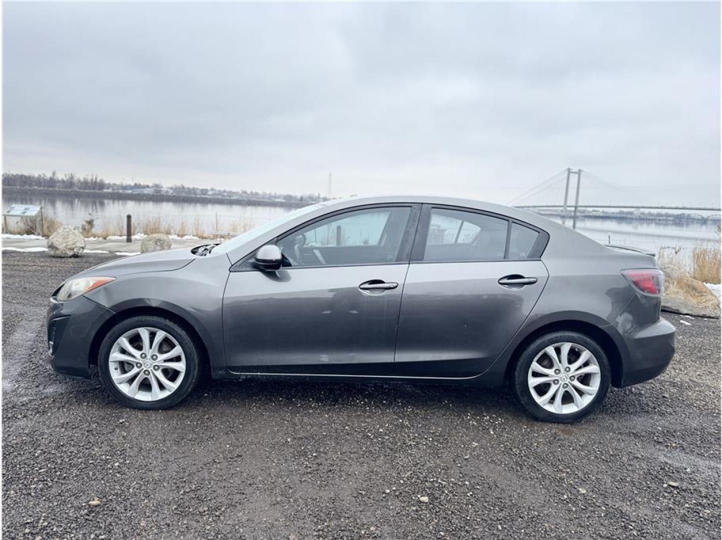 2011 Gray /No Color Mazda MAZDA3 (JM1BL1U69B1) with an 4-Cyl, 2.5 Liter engine, Automatic, 5-Spd w/Overdrive and Manual Mode transmission, located at 607 W Columbia Drive, Kennewick, WA, 99336, (509) 987-1069, 46.216743, -119.126404 - Photo#1