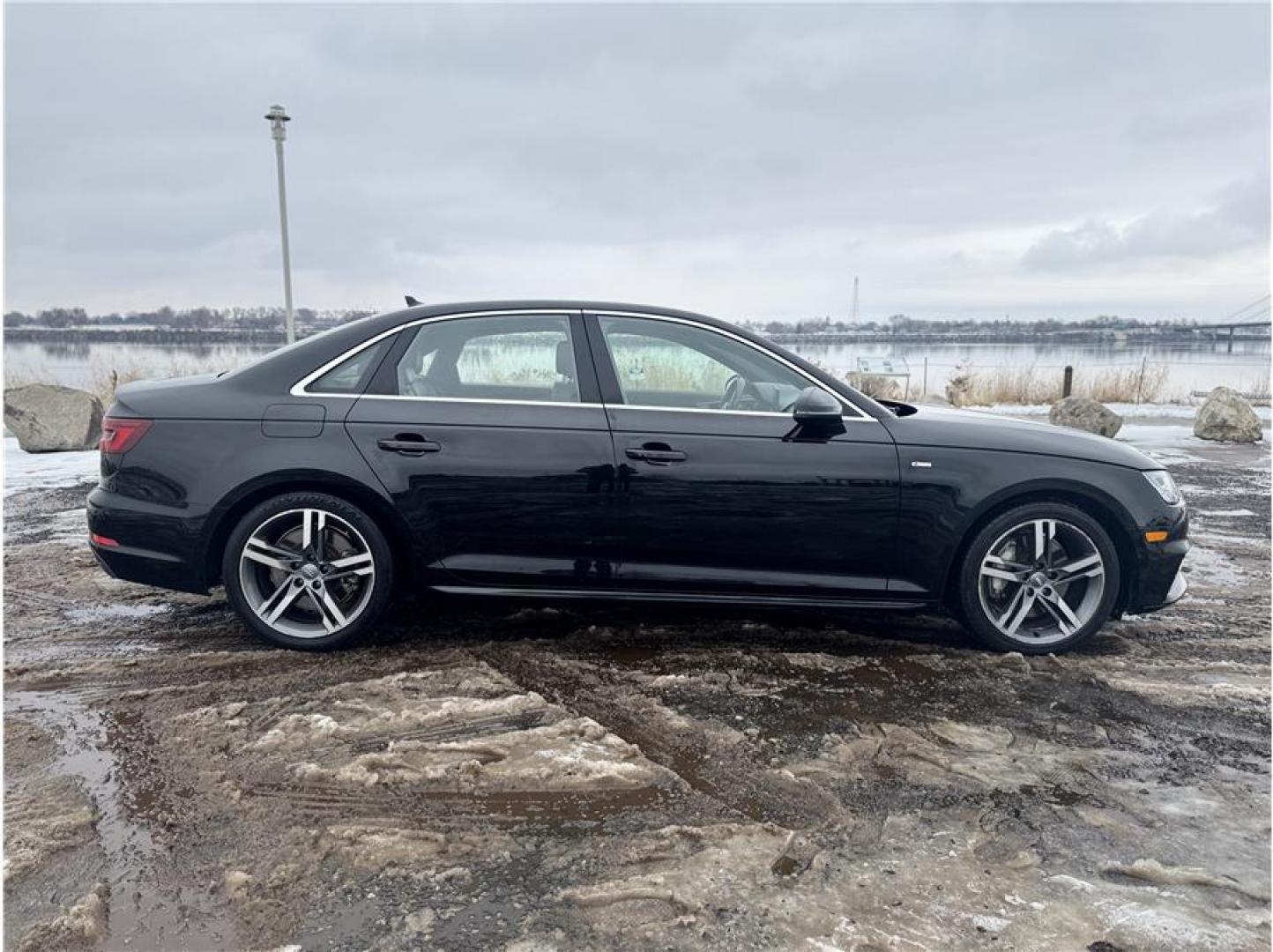 2018 Black /No Color Audi A4 (WAUENAF40JA) with an 4-Cyl, Turbo, 2.0 Liter engine, Auto, 7-Spd S tronic transmission, located at 607 W Columbia Drive, Kennewick, WA, 99336, (509) 987-1069, 46.216743, -119.126404 - Photo#11