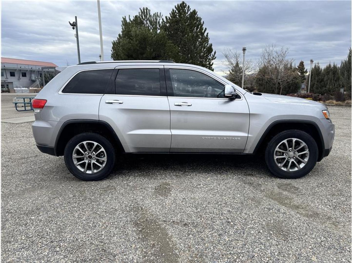 2014 Silver /No Color Jeep Grand Cherokee (1C4RJFBM2EC) with an V6, EcoDiesel, 3.0T engine, Automatic, 8-Spd transmission, located at 607 W Columbia Drive, Kennewick, WA, 99336, (509) 987-1069, 46.216743, -119.126404 - Photo#11