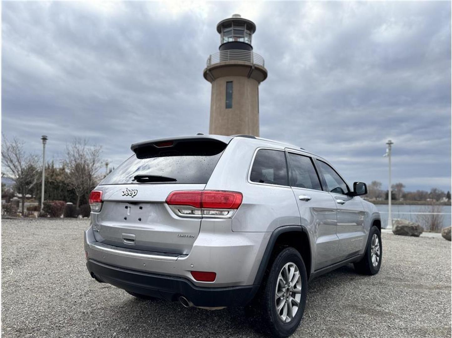 2014 Silver /No Color Jeep Grand Cherokee (1C4RJFBM2EC) with an V6, EcoDiesel, 3.0T engine, Automatic, 8-Spd transmission, located at 607 W Columbia Drive, Kennewick, WA, 99336, (509) 987-1069, 46.216743, -119.126404 - Photo#12