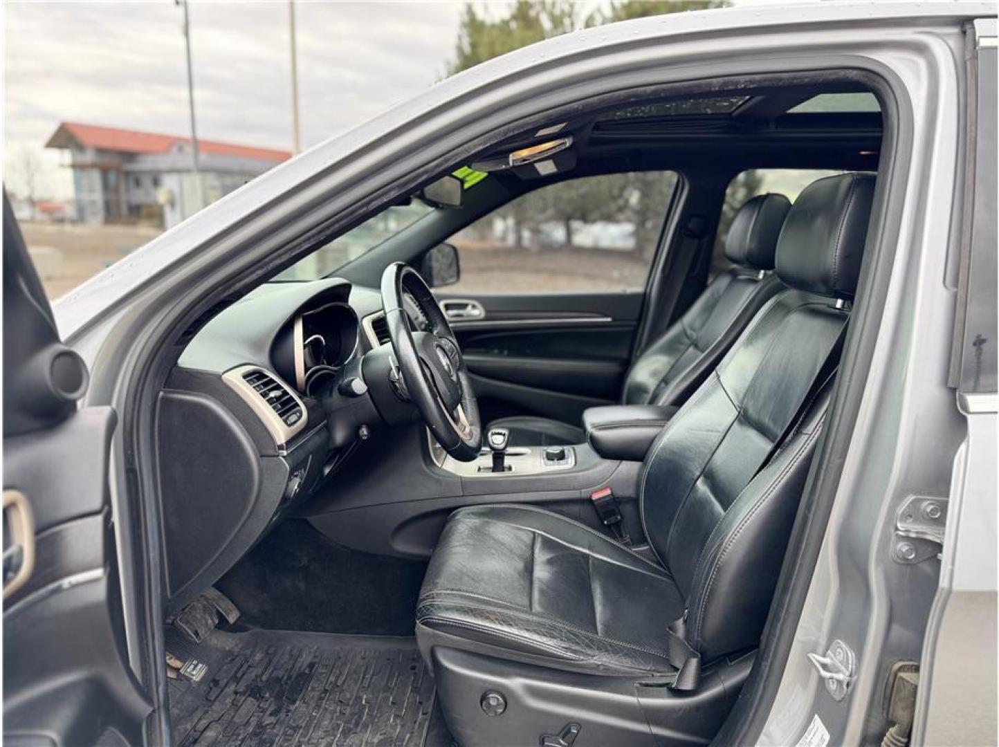 2014 Silver /No Color Jeep Grand Cherokee (1C4RJFBM2EC) with an V6, EcoDiesel, 3.0T engine, Automatic, 8-Spd transmission, located at 607 W Columbia Drive, Kennewick, WA, 99336, (509) 987-1069, 46.216743, -119.126404 - Photo#7