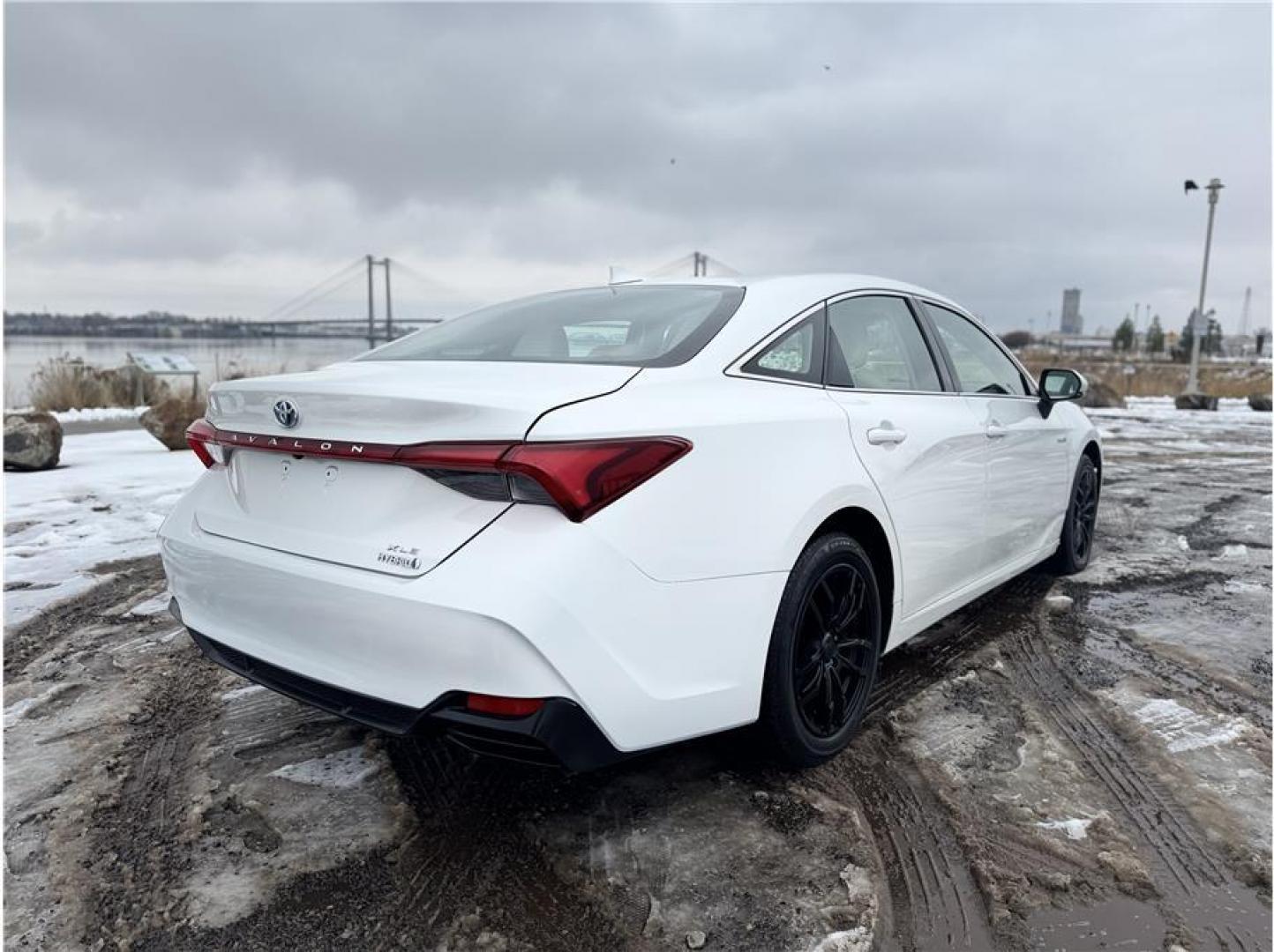 2021 White /No Color Toyota Avalon Hybrid (4T1AA1AB7MU) with an 4-Cyl, Hybrid, 2.5 Liter engine, Automatic, ECVT w/Sequential Mode transmission, located at 607 W Columbia Drive, Kennewick, WA, 99336, (509) 987-1069, 46.216743, -119.126404 - Photo#11