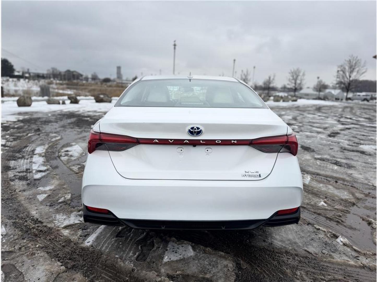 2021 White /No Color Toyota Avalon Hybrid (4T1AA1AB7MU) with an 4-Cyl, Hybrid, 2.5 Liter engine, Automatic, ECVT w/Sequential Mode transmission, located at 607 W Columbia Drive, Kennewick, WA, 99336, (509) 987-1069, 46.216743, -119.126404 - Photo#13